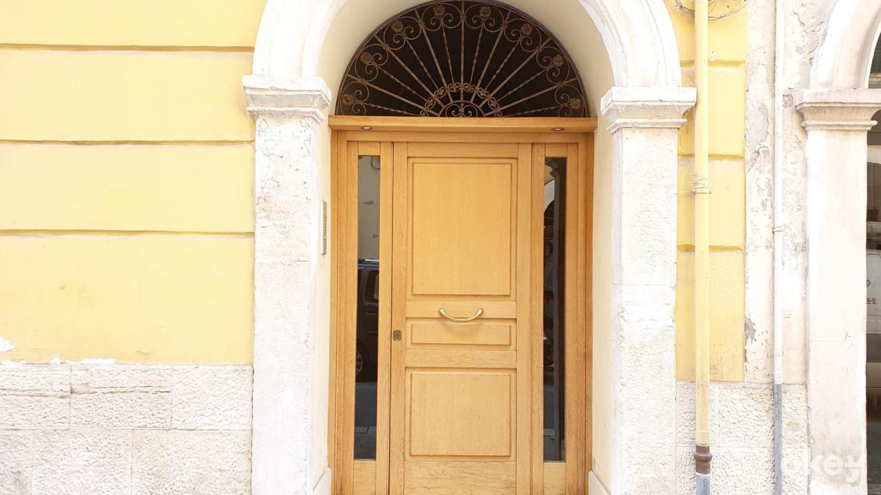 La Terrazza Tra I Tetti Studio - Bari Centro Apartment Luaran gambar